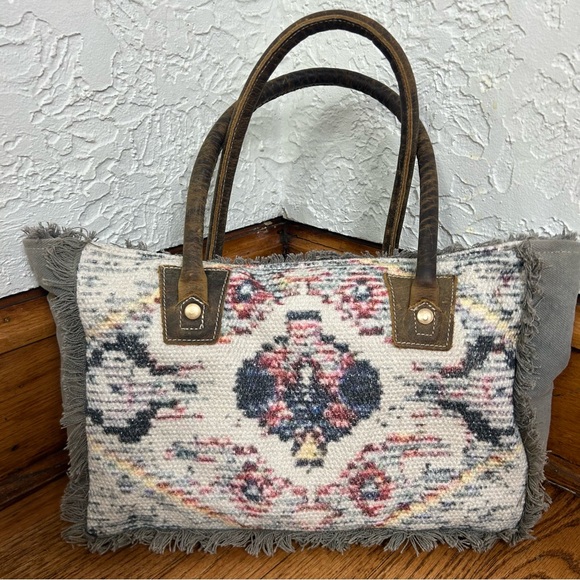 Myra Bag | Key Hole Woven Rug Fringy And Leather Tote Bag - Picture 9 of 15